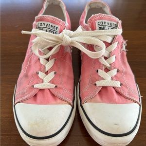 Converse tennis shoes